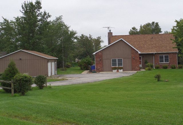 1st image of 224 Falcon Crest Dr