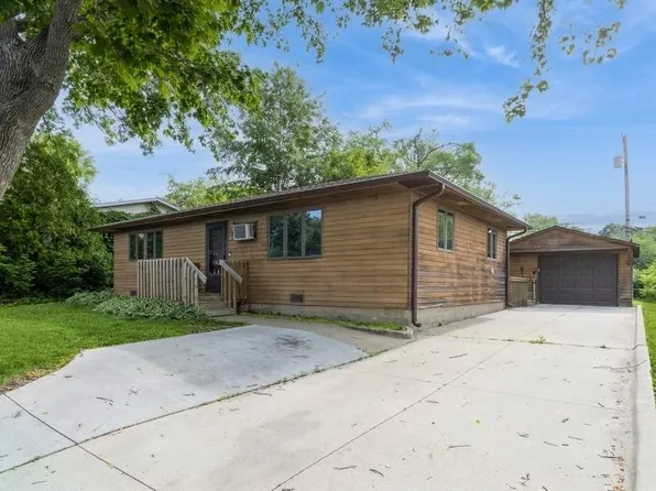 615 12th Ave, Coralville, IA 52241