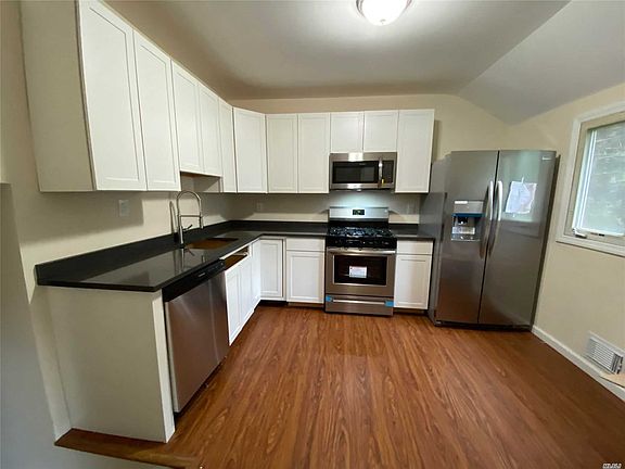 5th image of 38 Champlain St