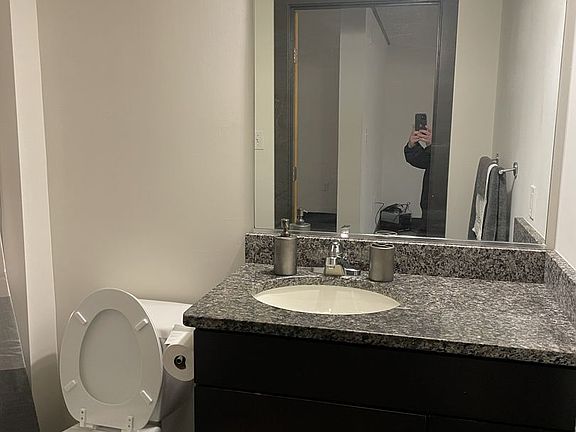 4th image of 213 E Broad St #105