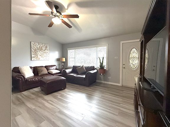 3rd image of 1426 Stanley Blvd