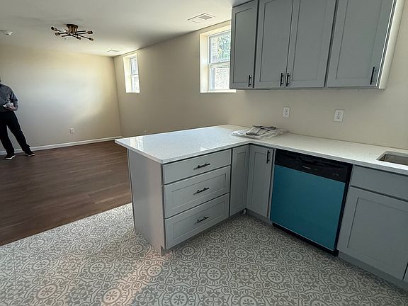 2nd image of 3003 Genesee St