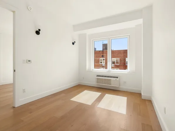 3103 Sedgwick Avenue image 5 of 14