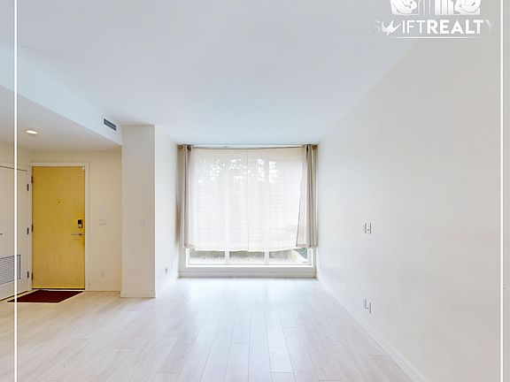 02_TH17-13318 104 Ave_Bright Living Room_06272025