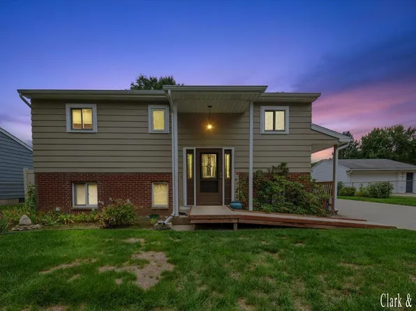 324 Elizabeth Dean Dr SE, Lowell, MI 49331