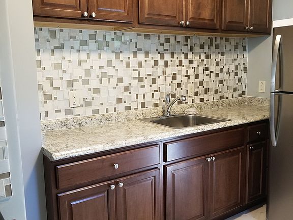 4th image of 805 N 33rd St