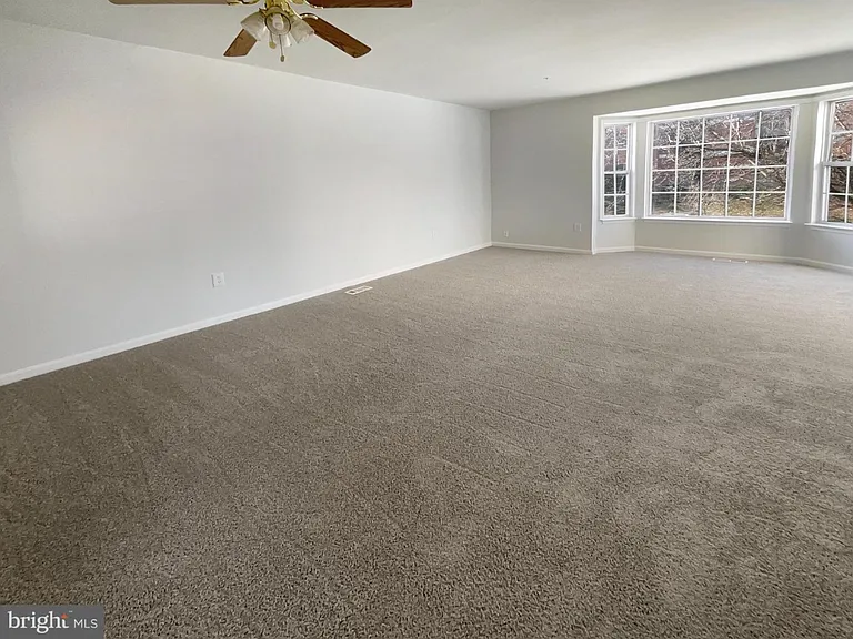 2541 Markham Ln — Photo 3
