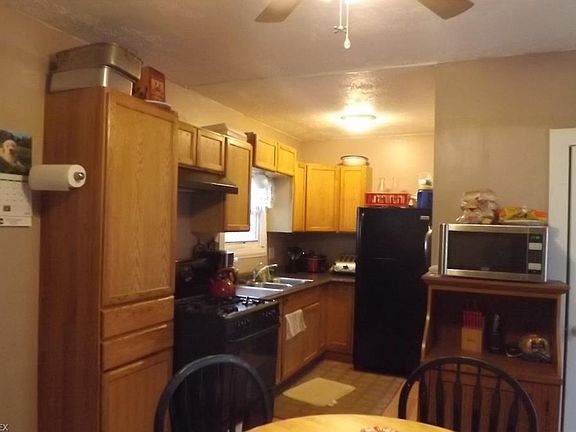 3rd image of 152 Vine St