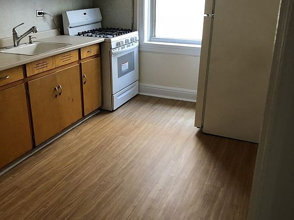 4th image of 4719 44th St APT 2R