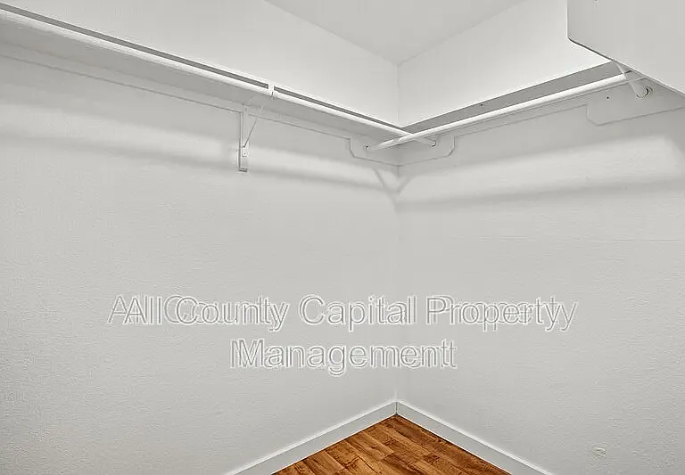502 W 35th St #103 — Photo 9