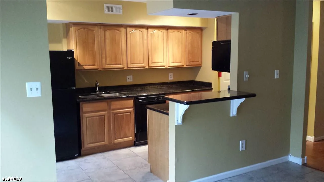 3 bed, 1.5 bath, $2,400 — Photo 3