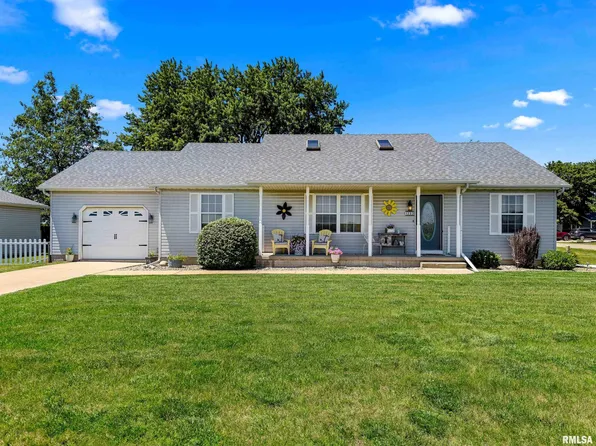 1203 S Washington St, Manito, IL 61546