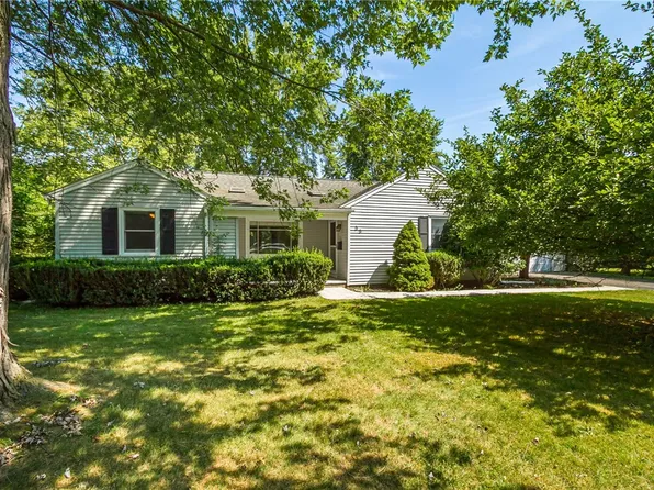 55 Peachtree Rd, Penfield, NY 14526