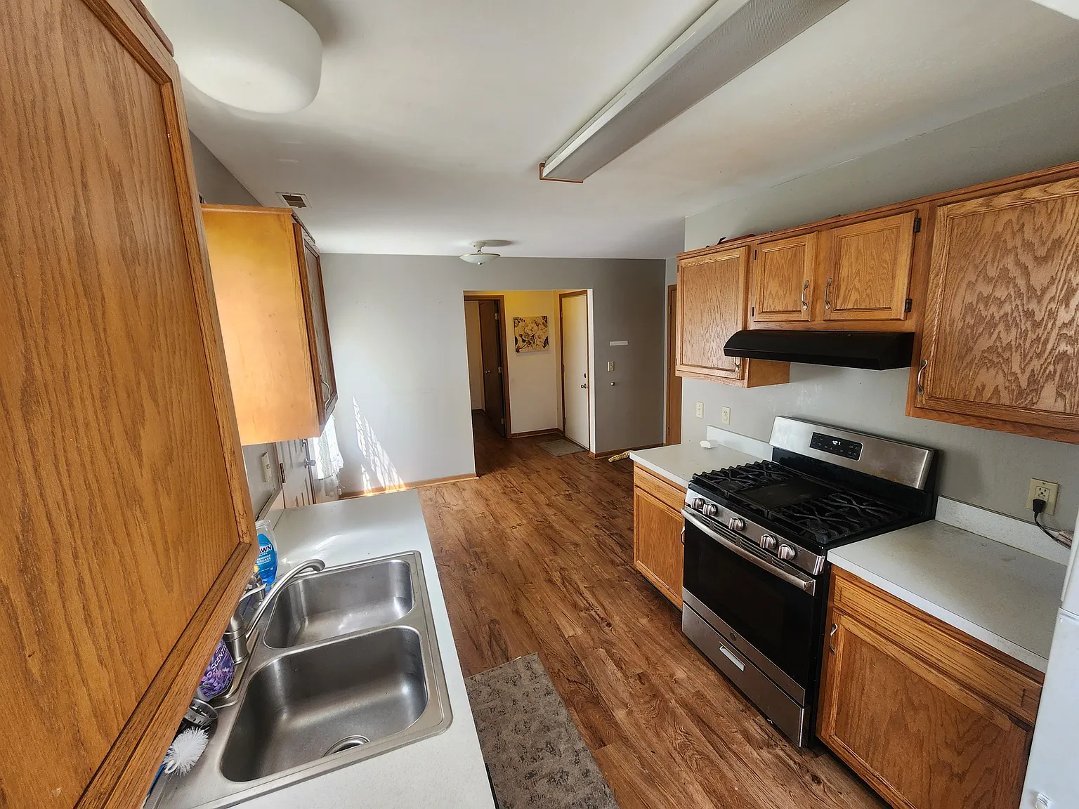 3 bed, 1.5 bath, 1464 sqft, $1,900 — Photo 4