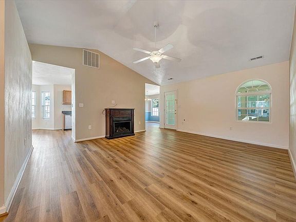 3rd image of 4534 Lomond Cir