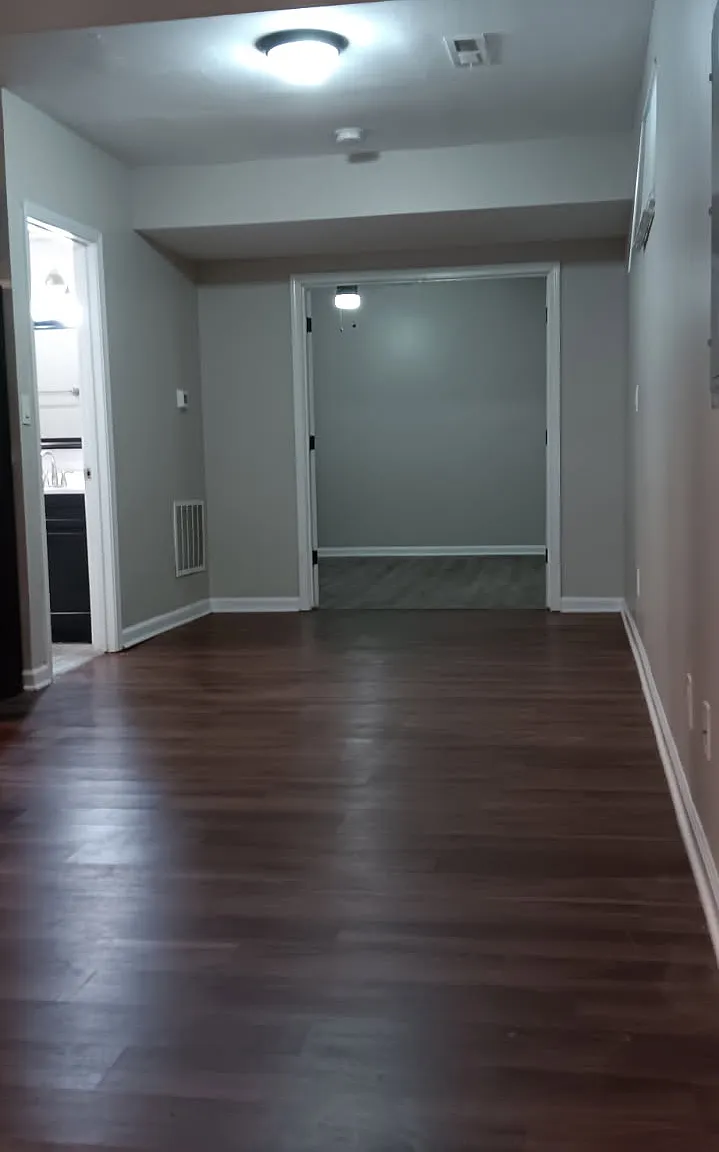 1 bed, 900 sqft, $1,225 — Photo 3