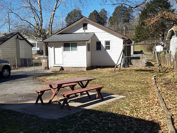 2nd image of 2900 Tecoma Dr