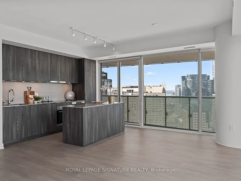 15 Queens Quay E #3305 — Photo 31