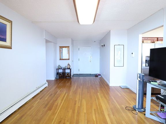 5th image of 144-77 Roosevelt Ave #6A
