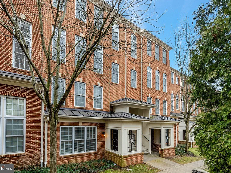 4479 Beacon Grove Cir #B — Photo 2