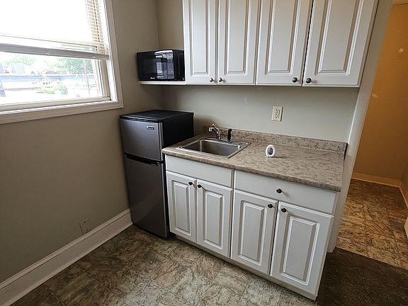 3rd image of 1 W Southern Ave #6
