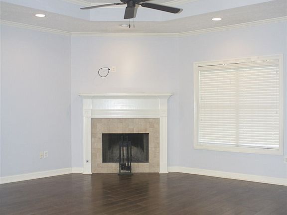 4th image of 104 Hollybush Pl