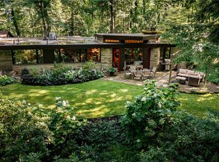 2310 Valley View Rd, Hermitage, PA 16148