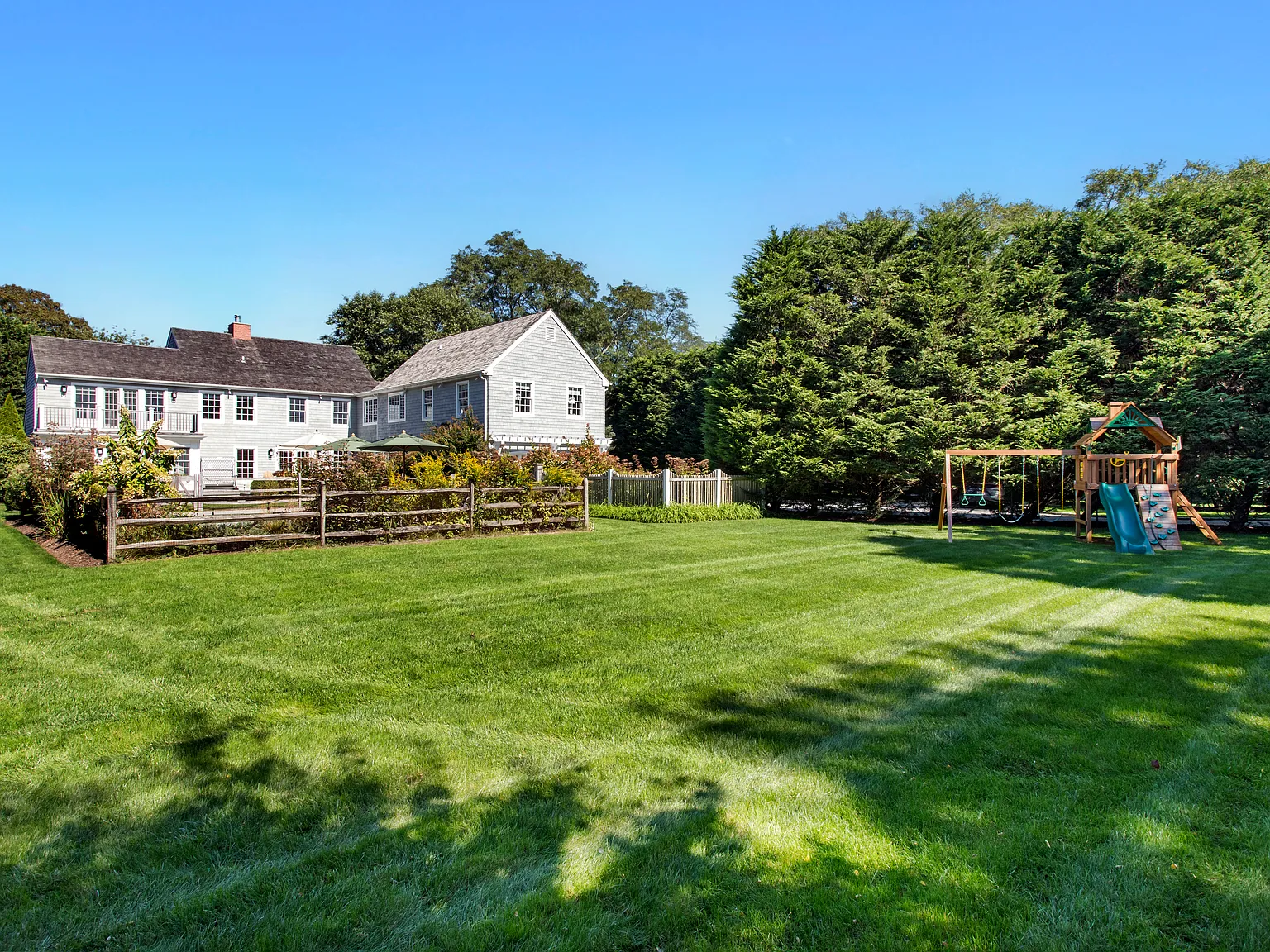 Exquisite and beautifully decorated home with 7 bedrooms! — Photo 2