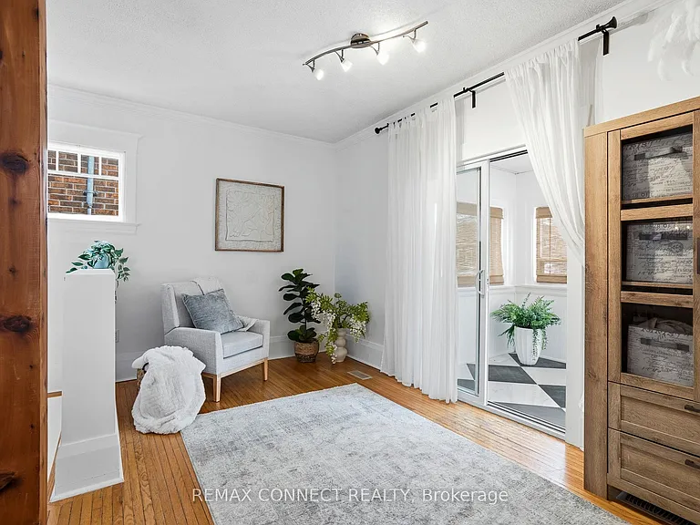 60 Woodbury Rd — Photo 8