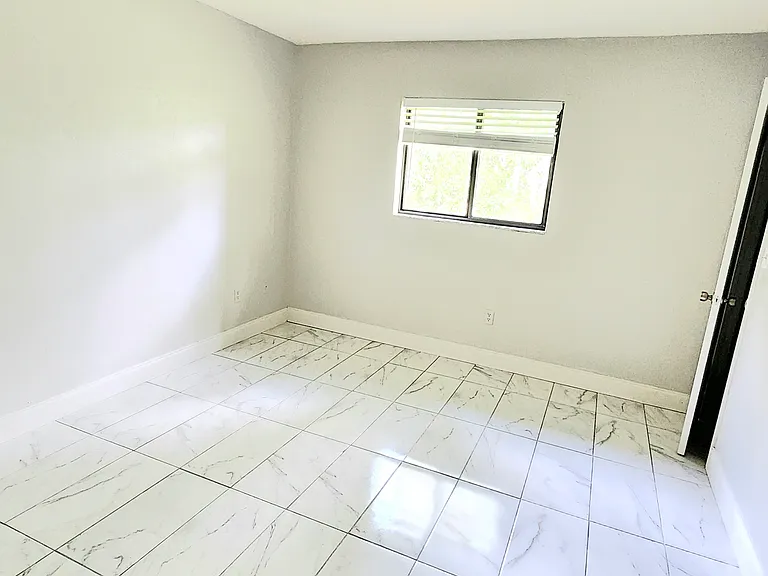 522 SE 30th St — Photo 11