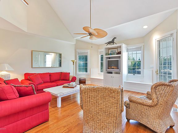 3rd image of 152 Marina Blvd
