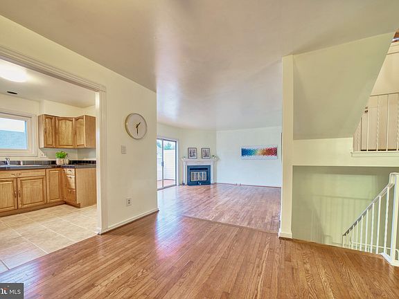 3rd image of 9821 Lake Shore Dr