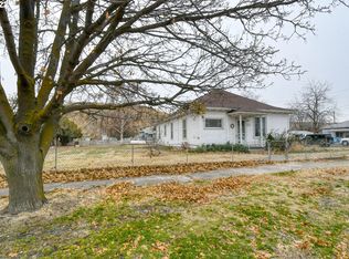 410 E 2nd St, Ione, OR 97843