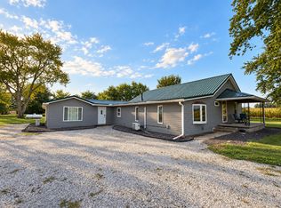 2076 N State Rd, Flora, IL 62839