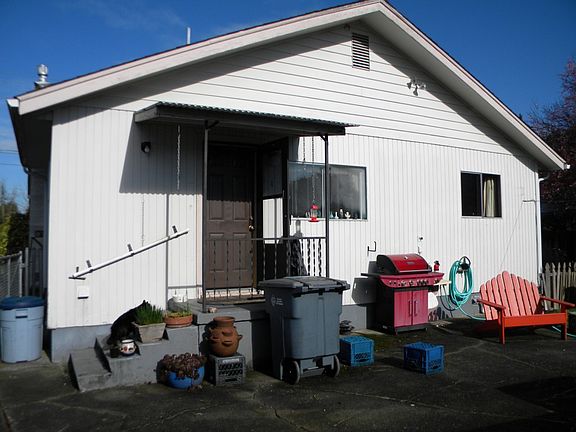 3rd image of 208 Leber St NE