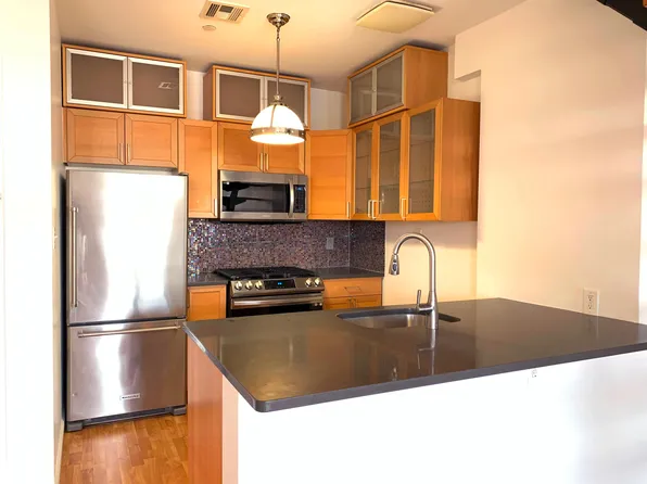 893 Myrtle Avenue image 4 of 23