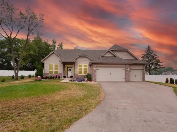 910 E Mason Dr, Edgerton, WI 53534