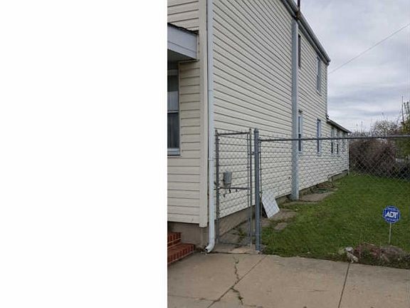 2nd image of 493 Saint Mary St