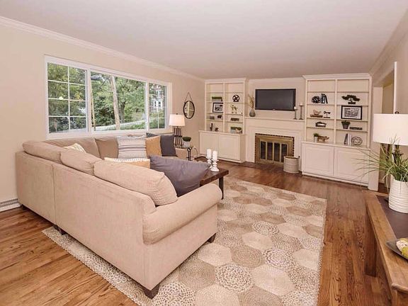 4th image of 1098 Richwood Ave