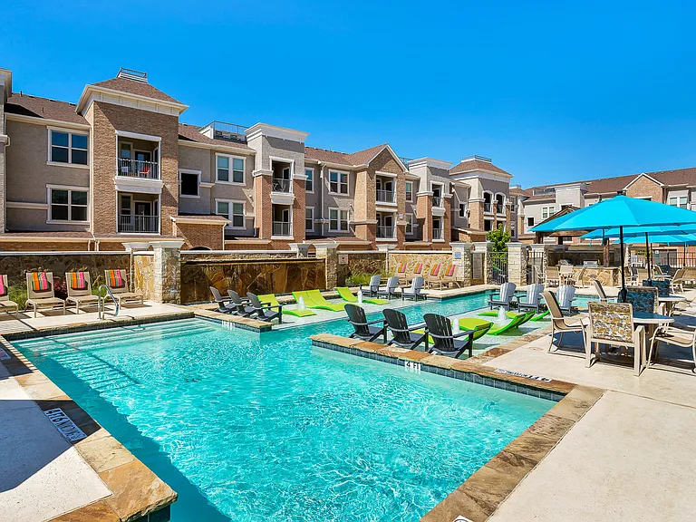 Resort-style Pool with Tanning Ledge and Sundeck