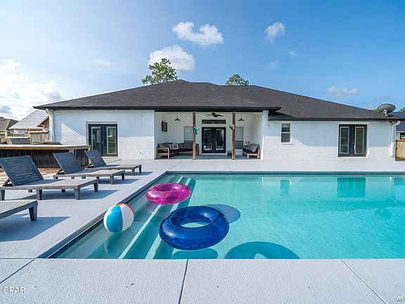 3rd image of 221 White Oaks Blvd