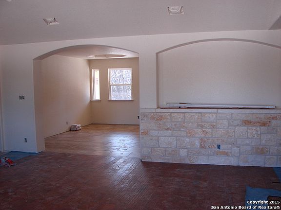 5th image of 866 Marlys Ave