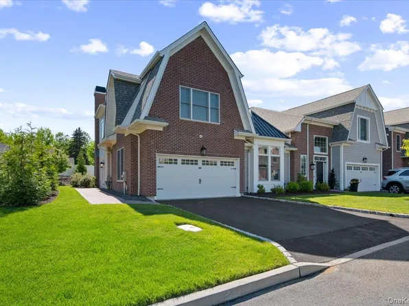 238 Coach Drive #56, Woodbury, NY 11797