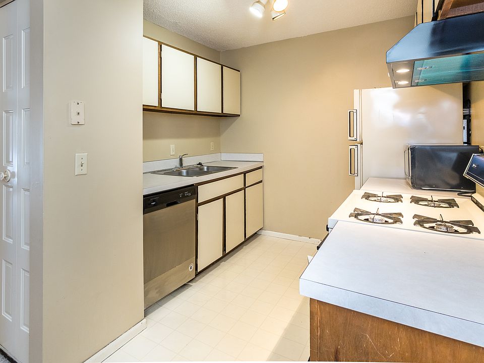 1st image of 1601 N Innsbruck Dr NE #261