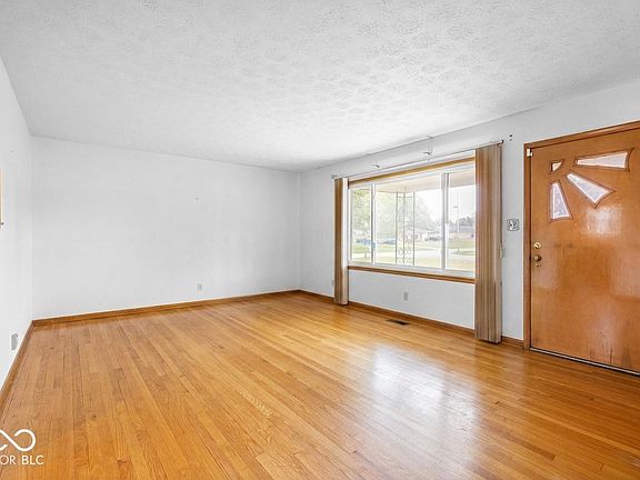 3rd image of 4052 Mary Kay Dr