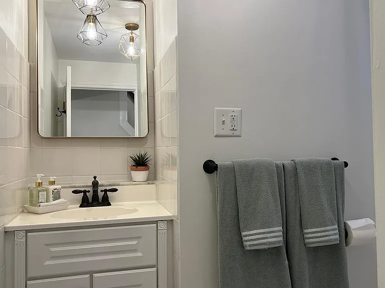 2332 Ardmore Ave — Photo 14