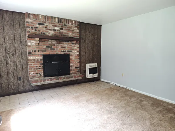 117 Pine Forest Rd APT 2, Greeley, PA 18425