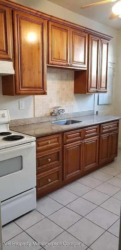 1112 Walnut St APT 4 photo 1