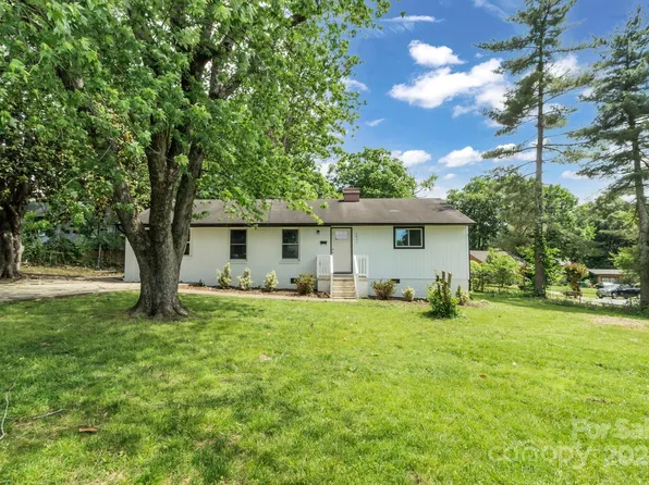 2857 Burbank Dr, Charlotte, NC 28216