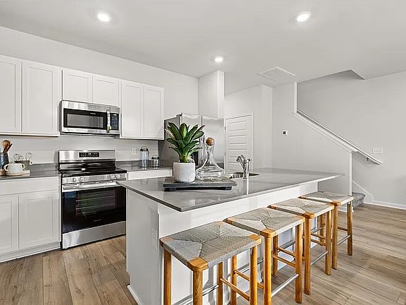 2nd image of 4047 Katmai Ave